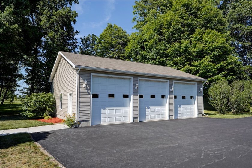 Welcome to this Impeccably Maintained 3 Bedroom, 2 Full Bath - photo 41