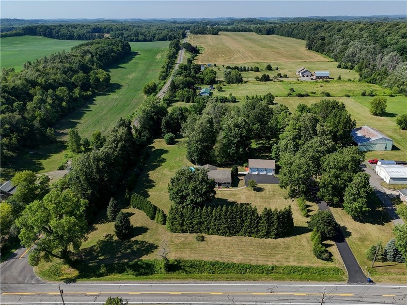 Welcome to this Impeccably Maintained 3 Bedroom, 2 Full Bath - photo 44