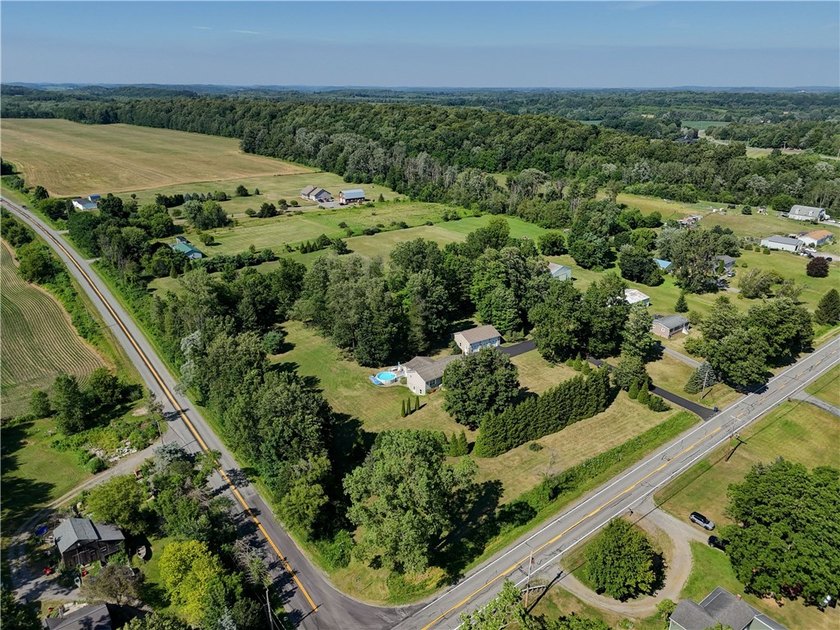 Welcome to this Impeccably Maintained 3 Bedroom, 2 Full Bath - photo 46