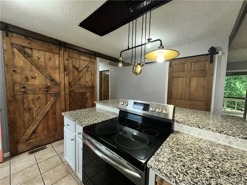 4-bed, 2-bath home in Warsaw featuring an open floor plan - photo 7
