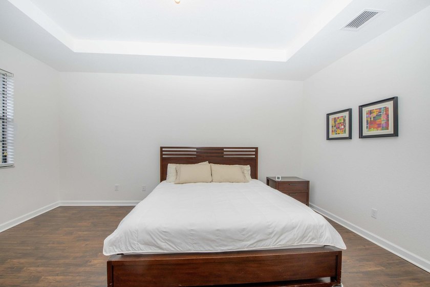Step into this beautifully maintained 3-bedroom, 2.5-bath - photo 23