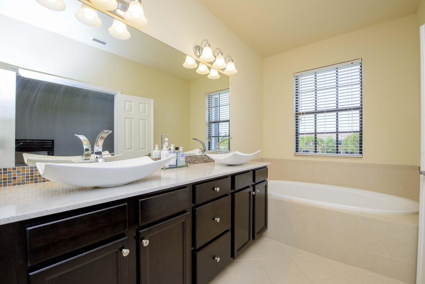 Step into this beautifully maintained 3-bedroom, 2.5-bath - photo 29