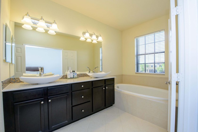 Step into this beautifully maintained 3-bedroom, 2.5-bath - photo 30