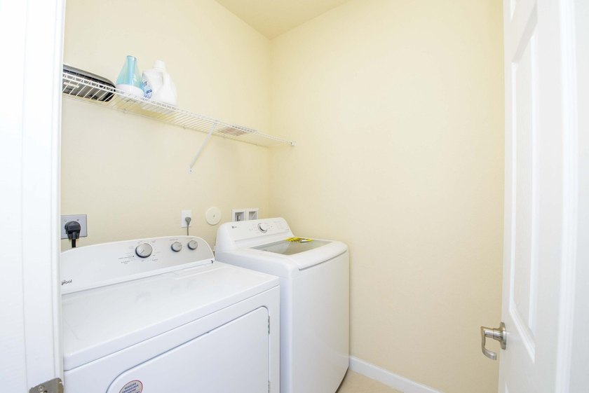 Step into this beautifully maintained 3-bedroom, 2.5-bath - photo 33
