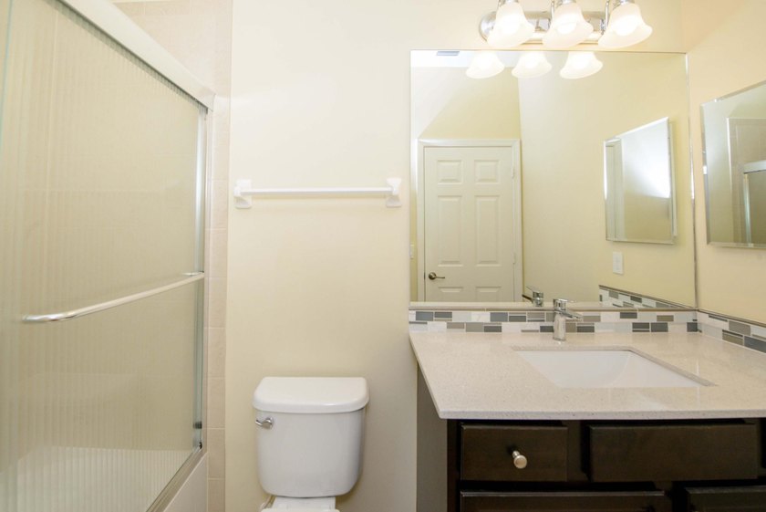 Step into this beautifully maintained 3-bedroom, 2.5-bath - photo 36