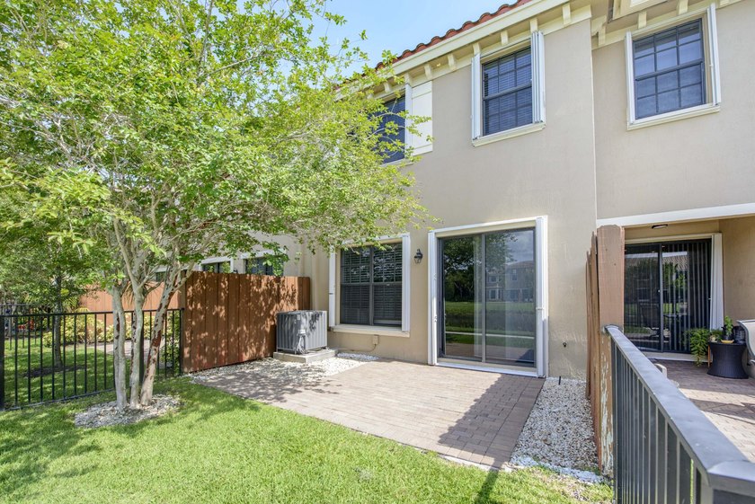 Step into this beautifully maintained 3-bedroom, 2.5-bath - photo 48