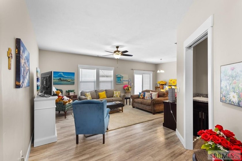 Enjoy the ease of low-maintenance living without sacrificing - photo 4