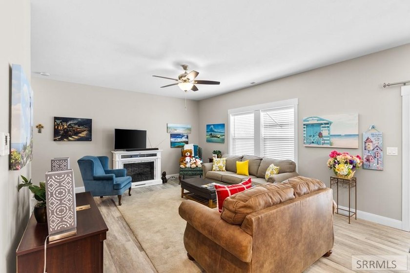 Enjoy the ease of low-maintenance living without sacrificing - photo 6