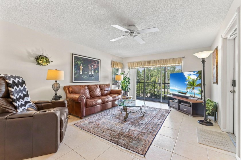 SELLER OFFERING BUYER CREDIT! Welcome to this clean 2 Bedroom 2 - photo 3