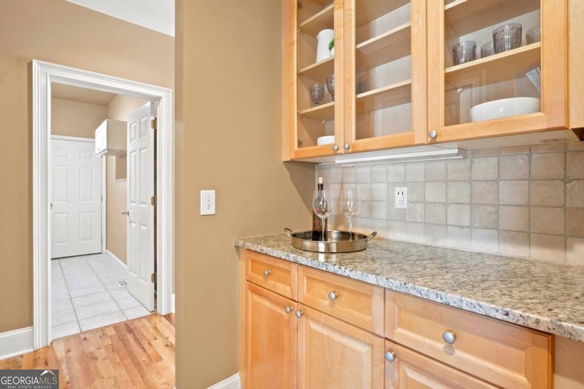 Beautifully 6 bedroom. home on a private cul-de-sac lot in - photo 13