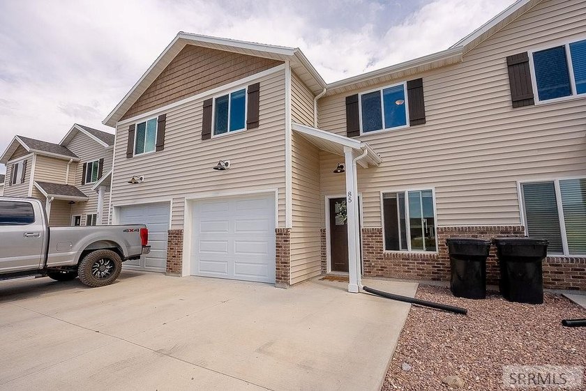 Welcome to 85 E Legacy Drive! Built in 2022, this immaculate - photo 3