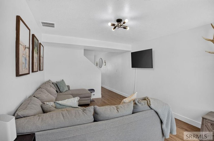 Welcome to 85 E Legacy Drive! Built in 2022, this immaculate - photo 6