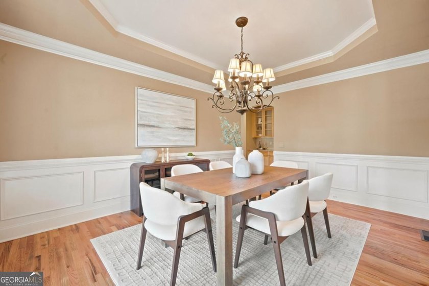 Beautifully 6 bedroom. home on a private cul-de-sac lot in - photo 17