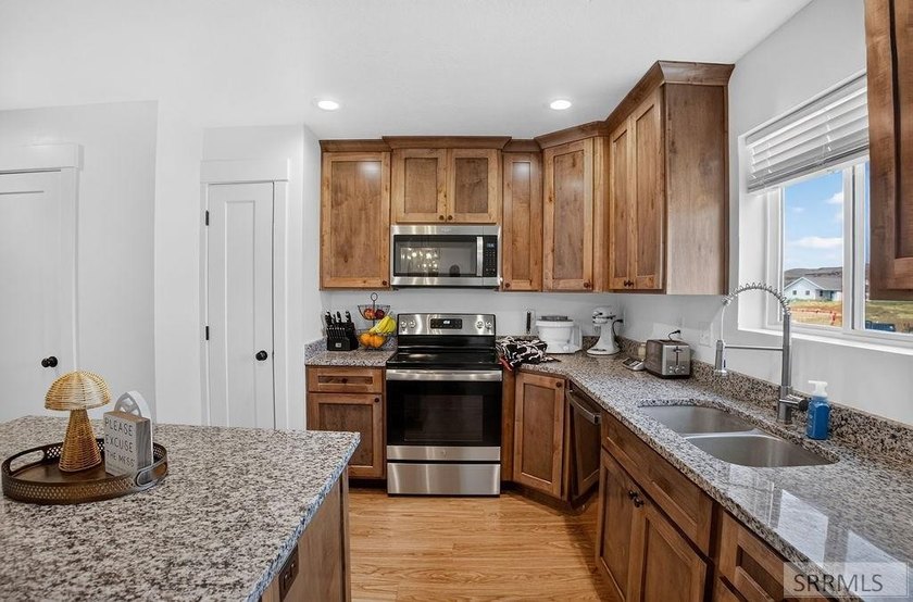 Welcome to 85 E Legacy Drive! Built in 2022, this immaculate - photo 8