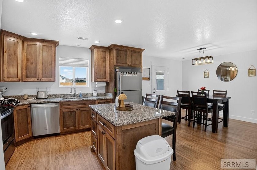 Welcome to 85 E Legacy Drive! Built in 2022, this immaculate - photo 10