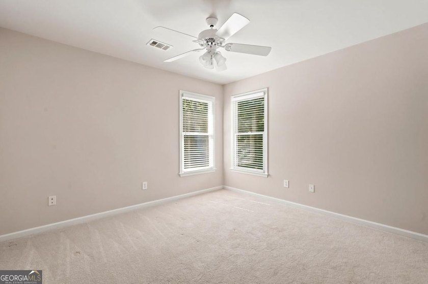 Beautifully 6 bedroom. home on a private cul-de-sac lot in - photo 26