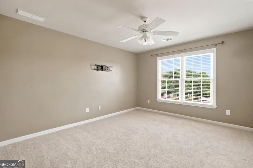 Beautifully 6 bedroom. home on a private cul-de-sac lot in - photo 27