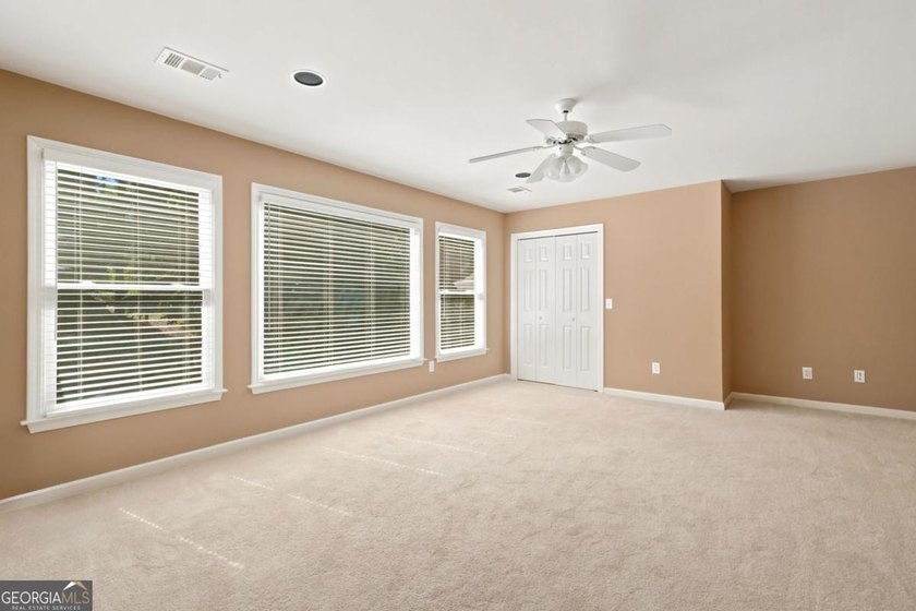 Beautifully 6 bedroom. home on a private cul-de-sac lot in - photo 30