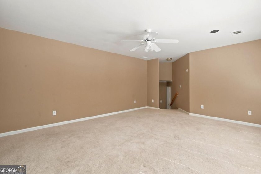 Beautifully 6 bedroom. home on a private cul-de-sac lot in - photo 31