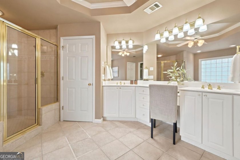 Beautifully 6 bedroom. home on a private cul-de-sac lot in - photo 35