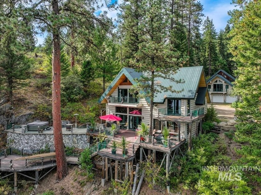 Fractional Lakefront 5-bed, 5 bath home with two additional bed - photo 2