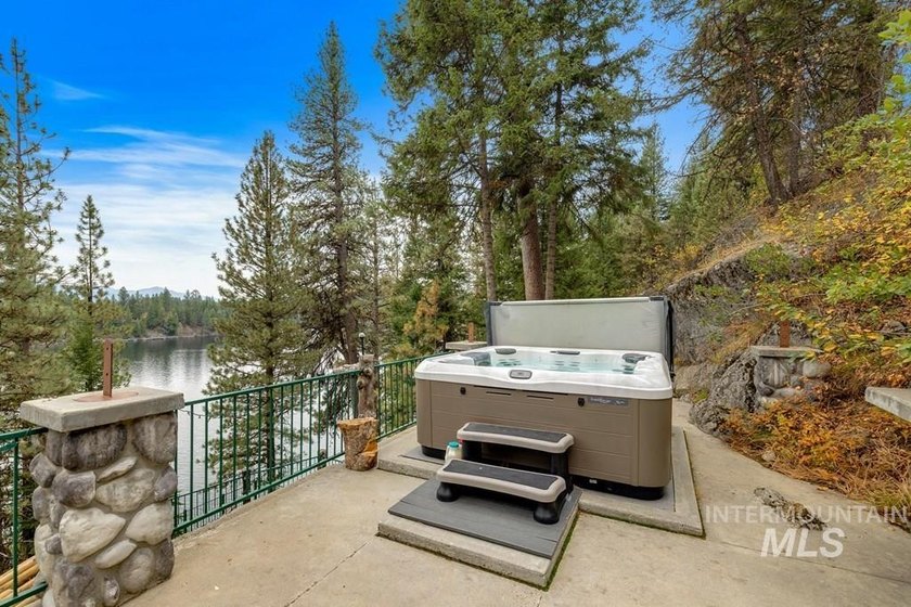 Fractional Lakefront 5-bed, 5 bath home with two additional bed - photo 10