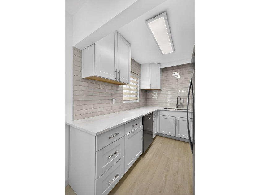 Stunning fully renovated corner-unit condo in a premier 55+ - photo 16