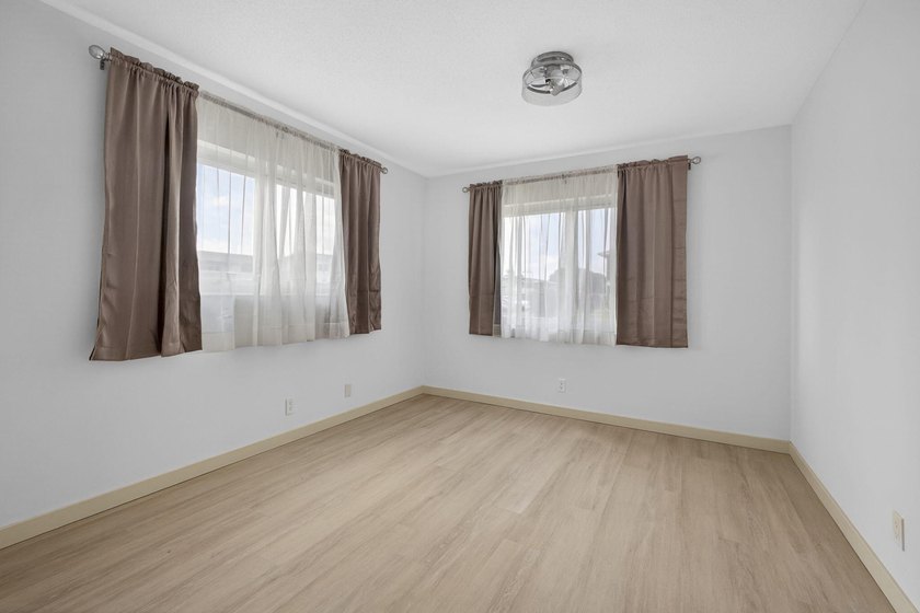 Stunning fully renovated corner-unit condo in a premier 55+ - photo 20