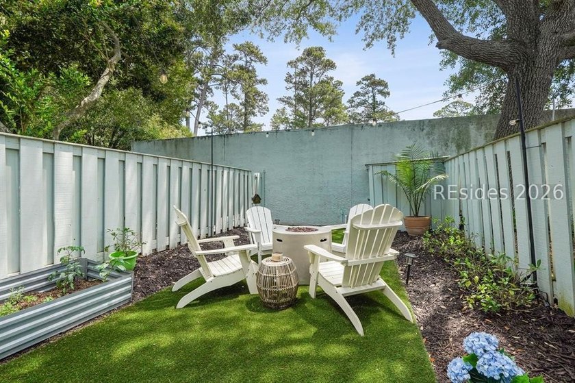 Located in Mariners Cove Club on Hilton Head Island with direct - photo 21