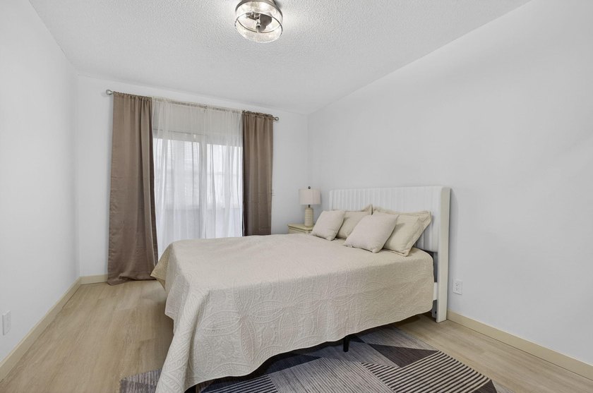 Stunning fully renovated corner-unit condo in a premier 55+ - photo 21