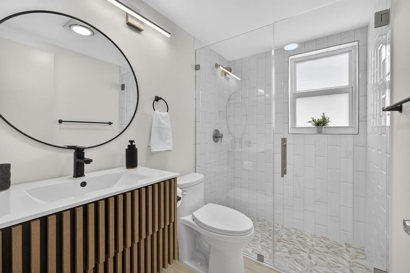 Stunning fully renovated corner-unit condo in a premier 55+ - photo 23
