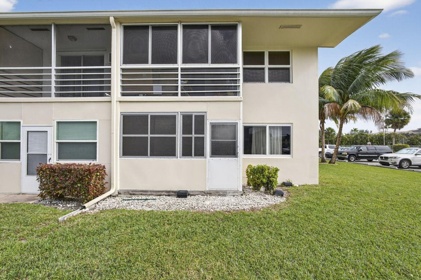 Stunning fully renovated corner-unit condo in a premier 55+ - photo 30