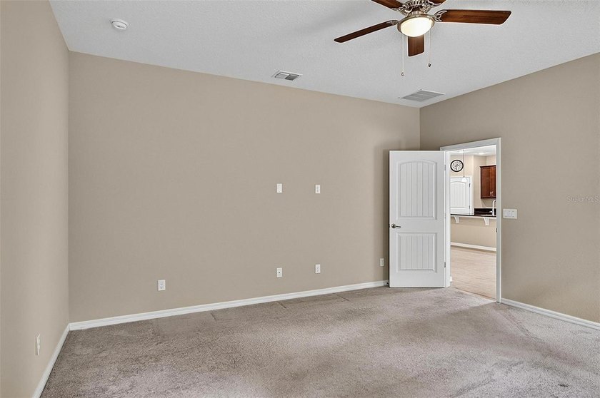 Better than new! Open concept 4 bedroom 3 bath 3 car garage home - photo 40