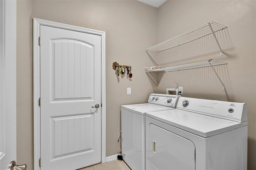 Better than new! Open concept 4 bedroom 3 bath 3 car garage home - photo 57