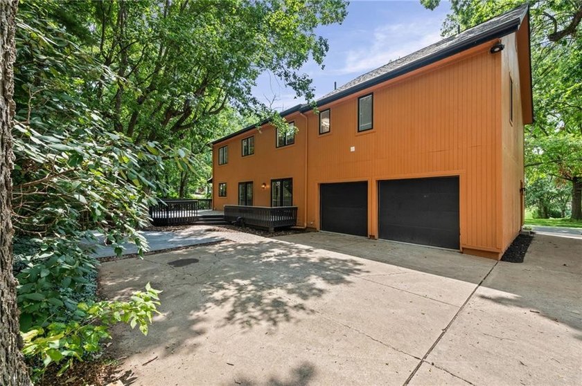 Beautiful modern home that has been completely updated with - photo 22