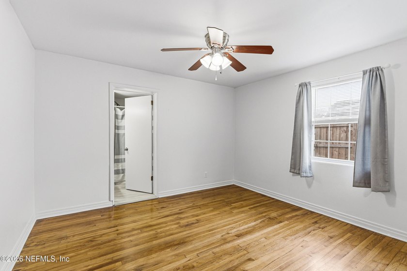 Move-In Ready Gem! This 3-bed, 2-bath concrete block home offers - photo 22