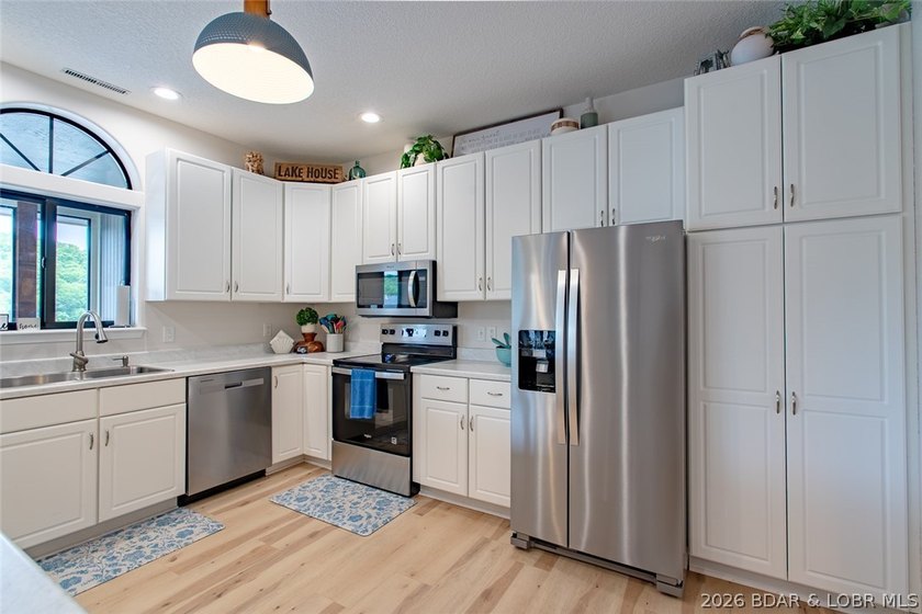 Beautifully updated top floor end unit at Lazy Days in Osage - photo 10