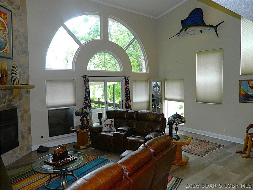 Welcome to your ultimate lake retreat! This stunning 3-bedroom - photo 6