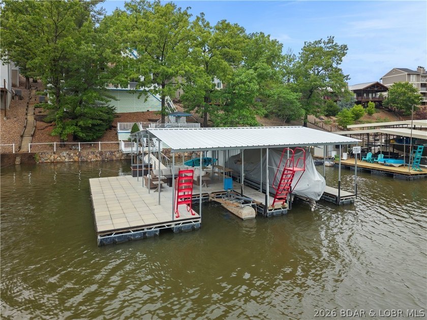 Discover a rare opportunity to own a truly distinctive lakefront - photo 3