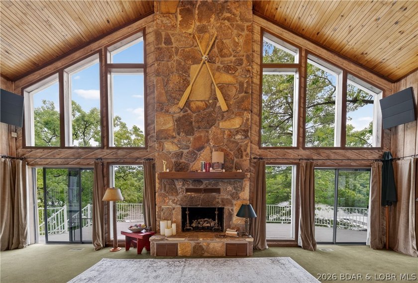 Discover a rare opportunity to own a truly distinctive lakefront - photo 4