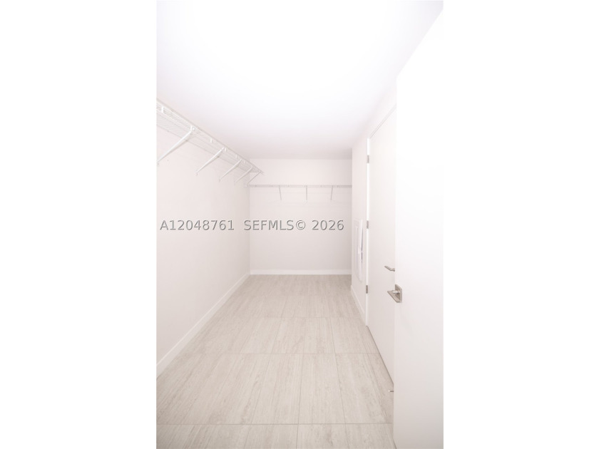 1/1 apt  approved, huge closet that fits a sofa bed, a block - photo 19