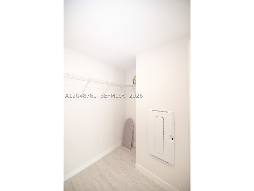 1/1 apt  approved, huge closet that fits a sofa bed, a block - photo 20