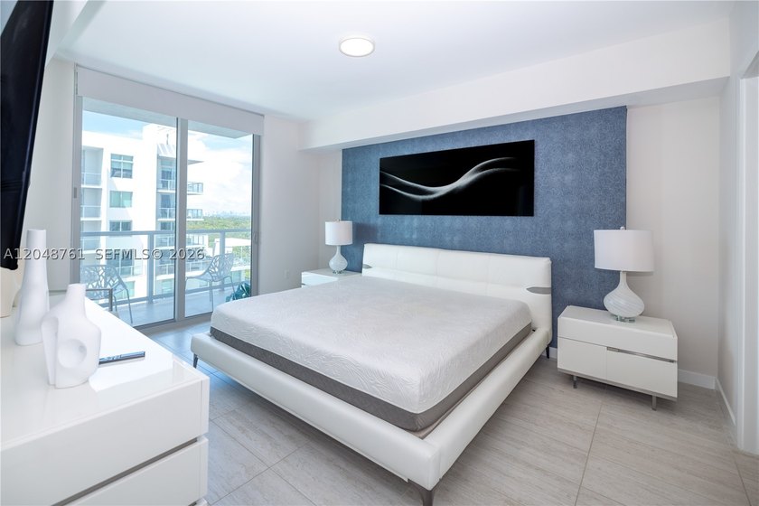 1/1 apt  approved, huge closet that fits a sofa bed, a block - photo 21