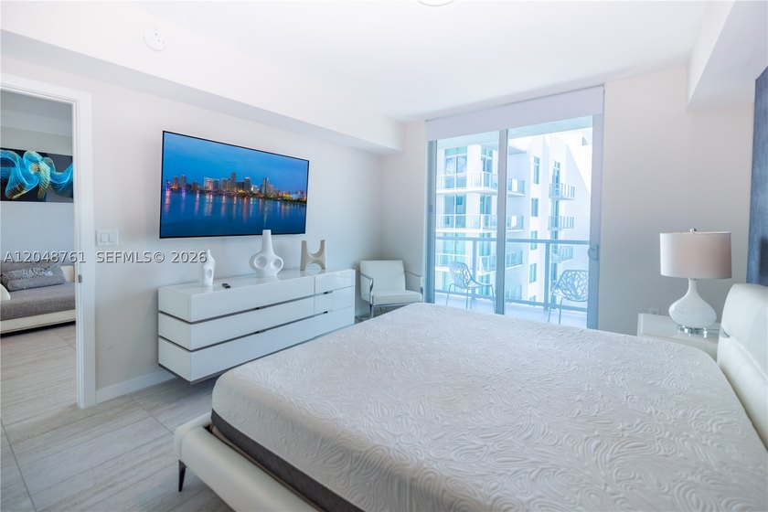 1/1 apt  approved, huge closet that fits a sofa bed, a block - photo 22