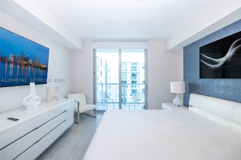 1/1 apt  approved, huge closet that fits a sofa bed, a block - photo 23