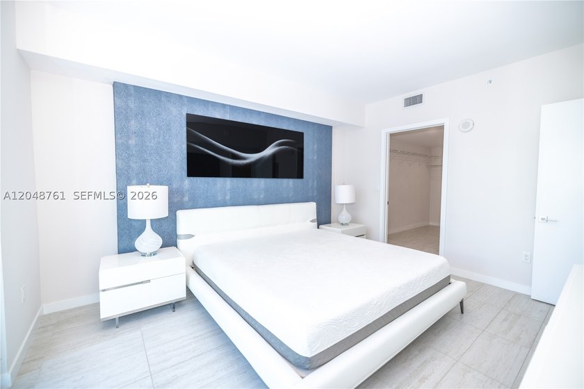1/1 apt  approved, huge closet that fits a sofa bed, a block - photo 25