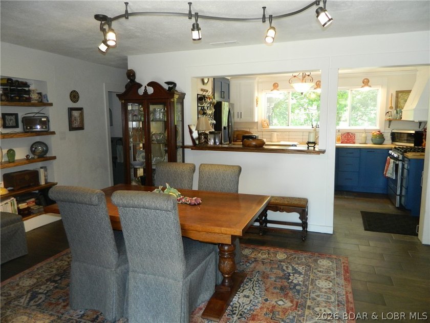 Private Four Seasons Retreat on Expansive Multi-Lot Property! - photo 4