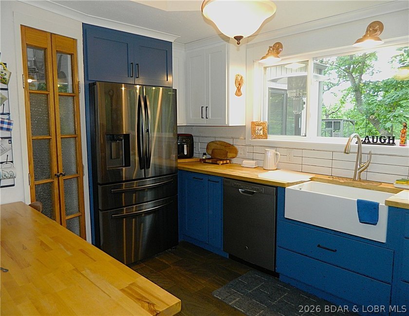 Private Four Seasons Retreat on Expansive Multi-Lot Property! - photo 5