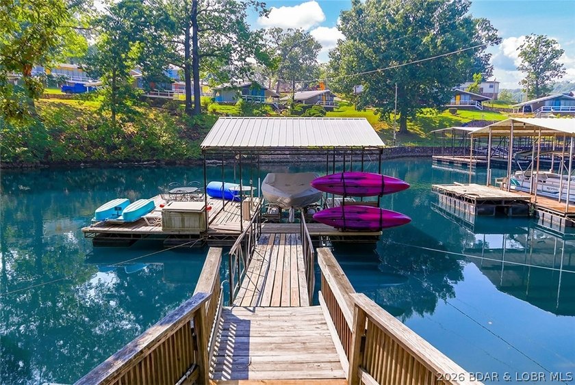 THIS IS IT! Lakefront living at its finest!! This beautifully - photo 2