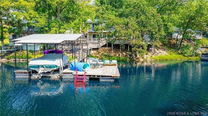 THIS IS IT! Lakefront living at its finest!! This beautifully - photo 3